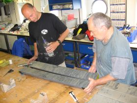 IOW researcher Helge Arz and his colleague Dan Secrieru open a partial sediment core from the Black Sea