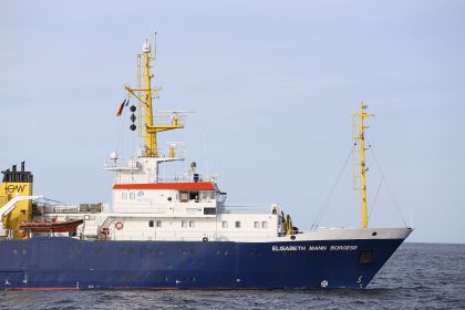 The IOW research vessel ‘Elisabeth Mann Borgese’ on the Baltic Sea with the official logo of the UN Ocean Decade.